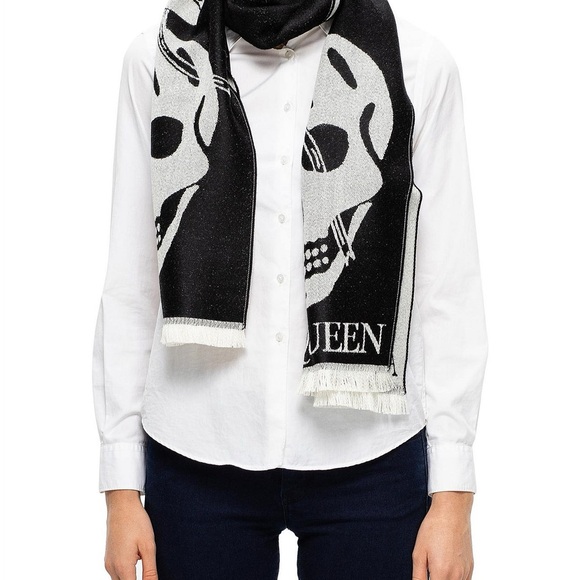 Alexander McQueen Monochrome Skull and Floral Scarf - Picture 3 of 7